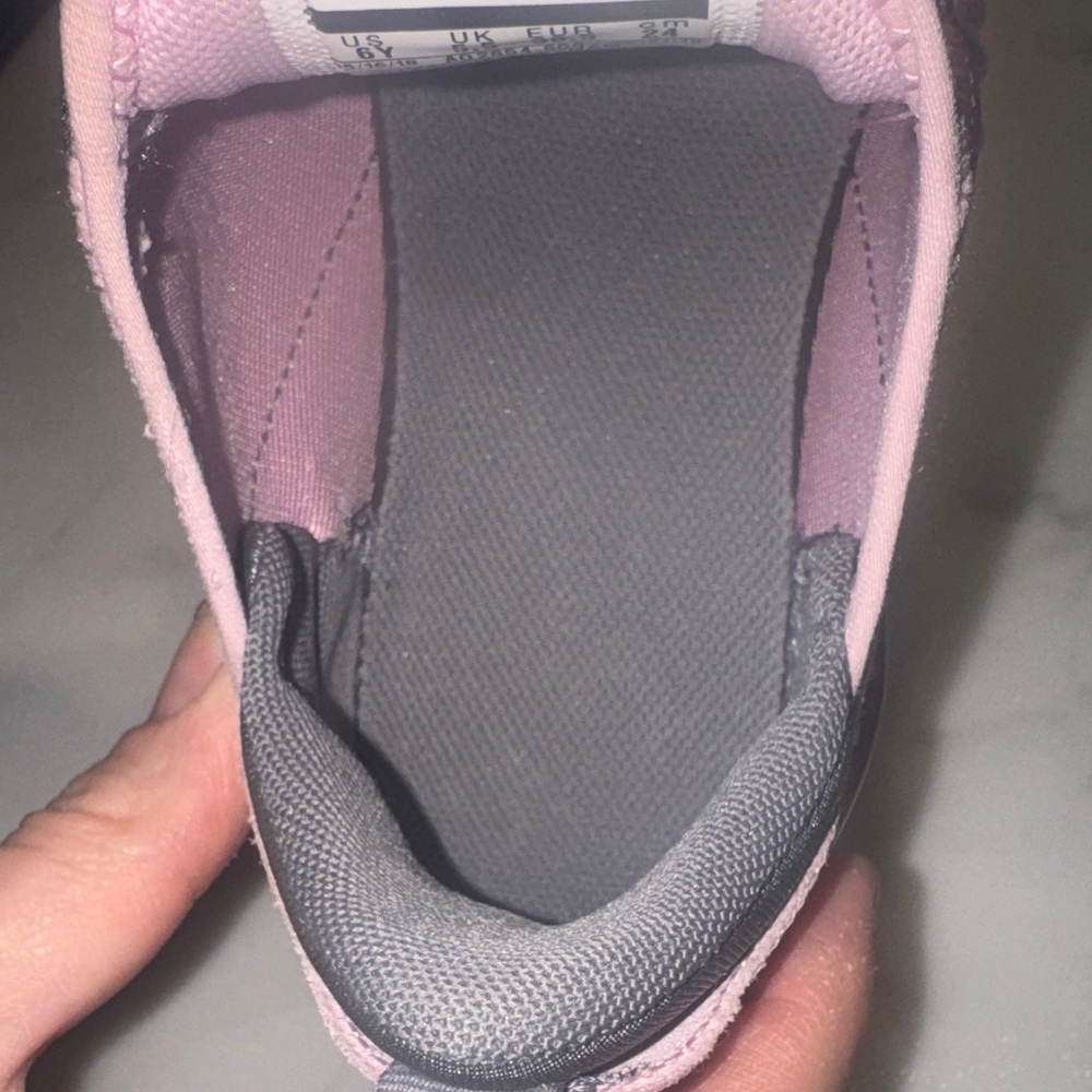 Nike Kids Sneakers in Lavender and Gray - Picture 5 of 7